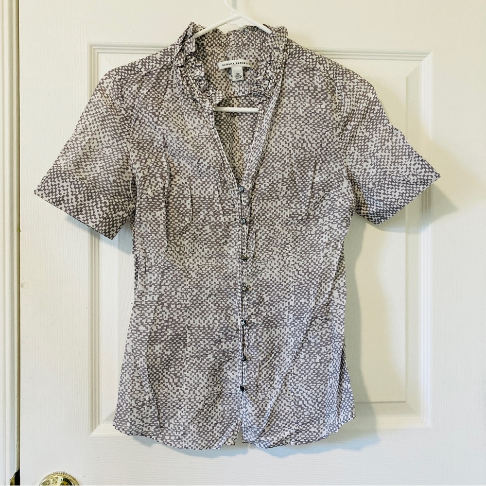 Banana Republic sz XS button down tissue blouse